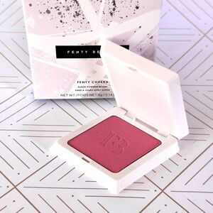 FENTY BEAUTY | Fenty Cheeks Suede Powder Blush in Petal Poppin'